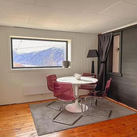 Peaceful Fjord Hideaway Close To Geiranger, Trollstigen And Alesund Appartamento