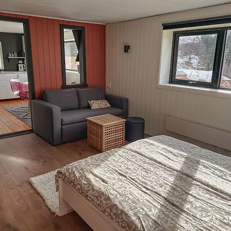 Peaceful Fjord Hideaway Close To Geiranger, Trollstigen And Alesund Appartamento *