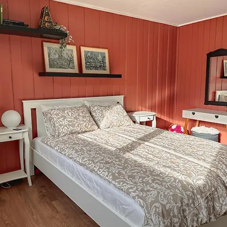 Peaceful Fjord Hideaway Close To Geiranger, Trollstigen And Alesund Appartamento *