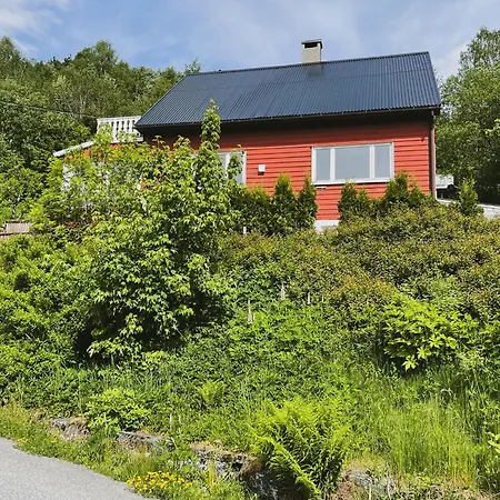 Peaceful Fjord Hideaway Close To Geiranger, Trollstigen And Alesund Appartamento *