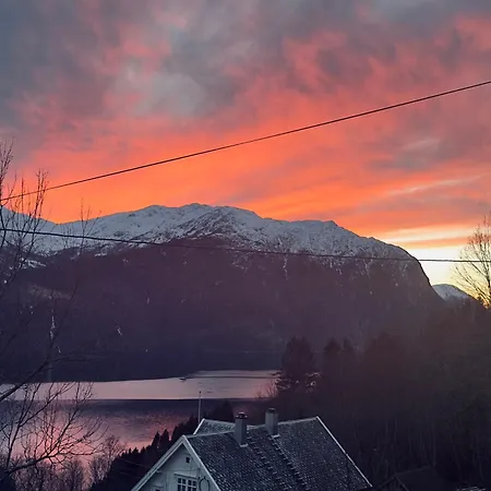 Peaceful Fjord Hideaway Close To Geiranger, Trollstigen And Alesund Dyrkorn