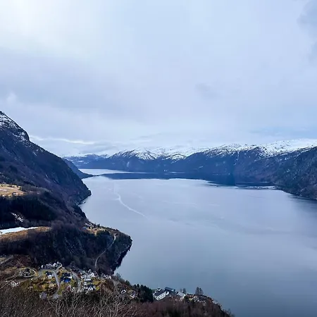 Peaceful Fjord Hideaway Close To Geiranger, Trollstigen And Alesund Appartamento Dyrkorn